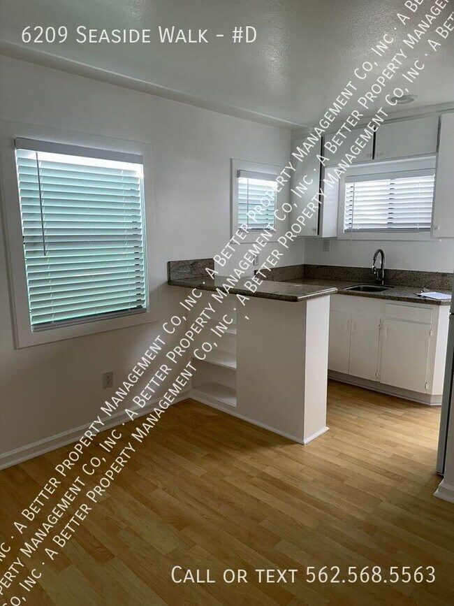 Foto del edificio - Upgraded BEACHFRONT studio w/add. space, &...