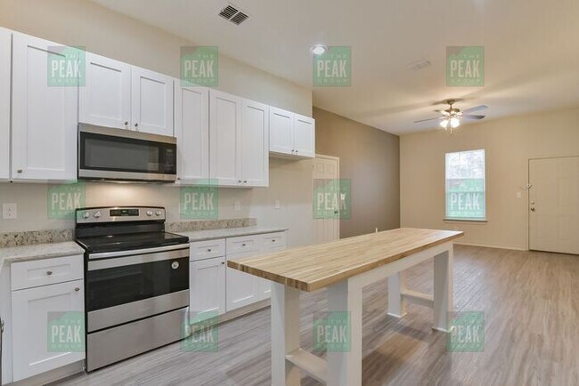 Foto del edificio - $1515! Beautiful Corner lot home in Fort Worth! Available 5/16!