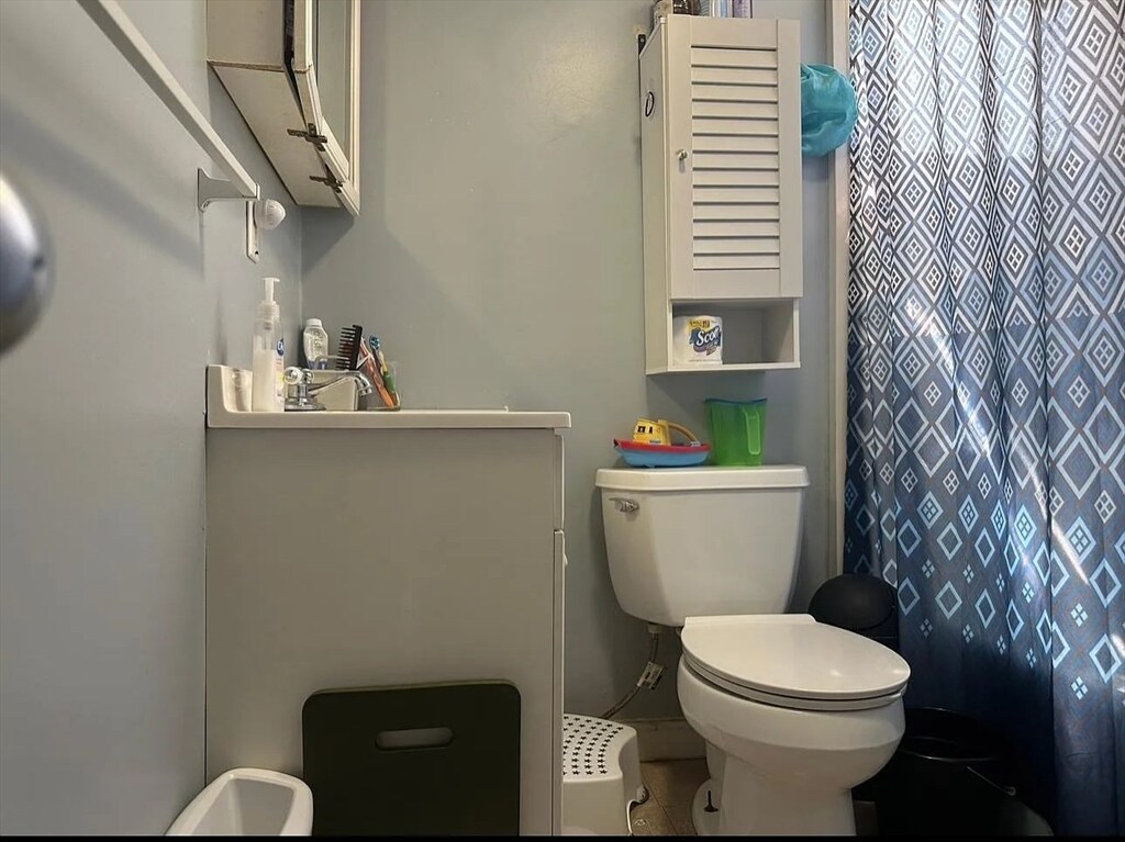 Building Photo - 136 Tecumseh St