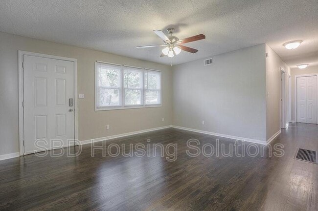 Foto del edificio - 17250 Montgall Dr