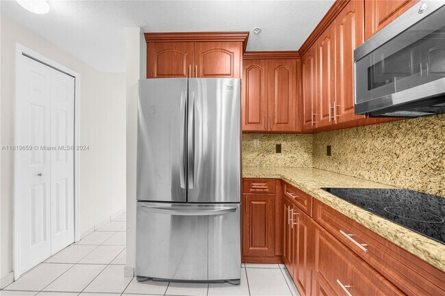 Building Photo - 9 E 4th St