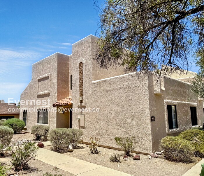 Primary Photo - 2457 N Ironwood Ridge Dr