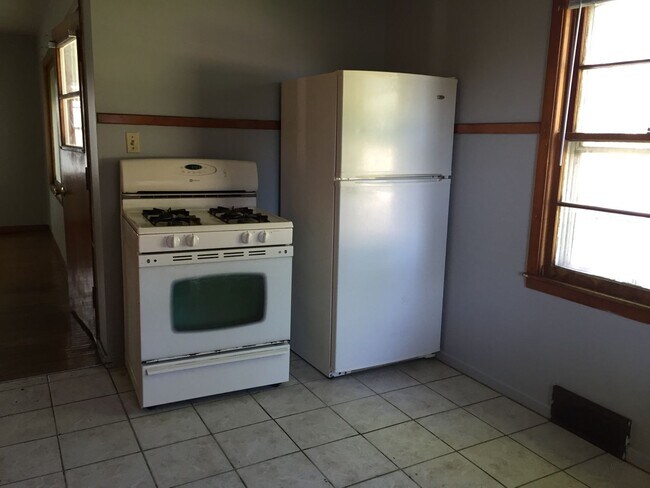 Building Photo - 2 Bedroom 1 Bath Single Family Home. No charge applications are online at www.cedarvalley4rent.com