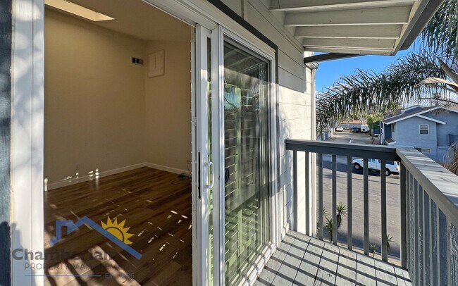 Foto del edificio - 2 bedroom 1/5 bath in the Village and walk...