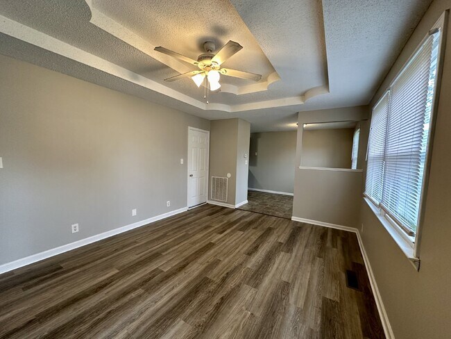 Foto del edificio - 913 Poppy Drive