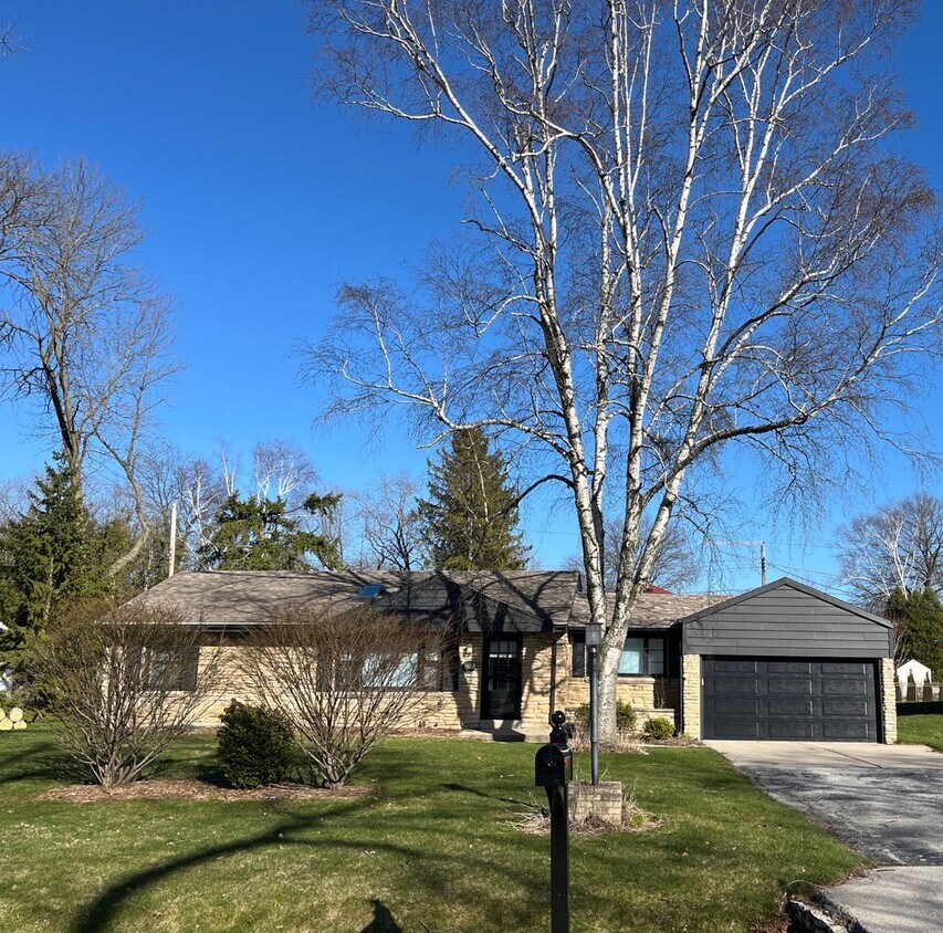 Foto principal - Lovely Fox Point Home