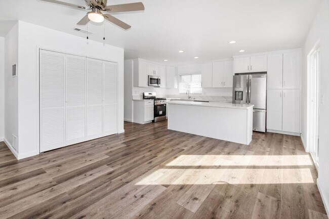 Foto del edificio - Updated IB Bungalow with Private Yard