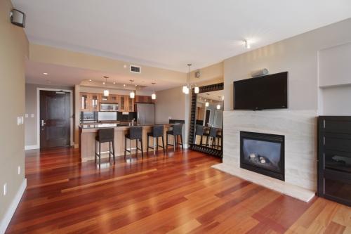 Building Photo - 2 bedroom in Bellevue WA 98004