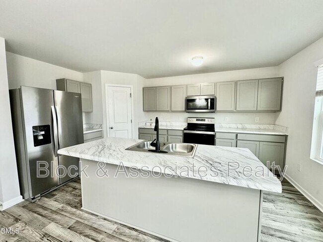 Foto del edificio - 168 Maple Tree Ln