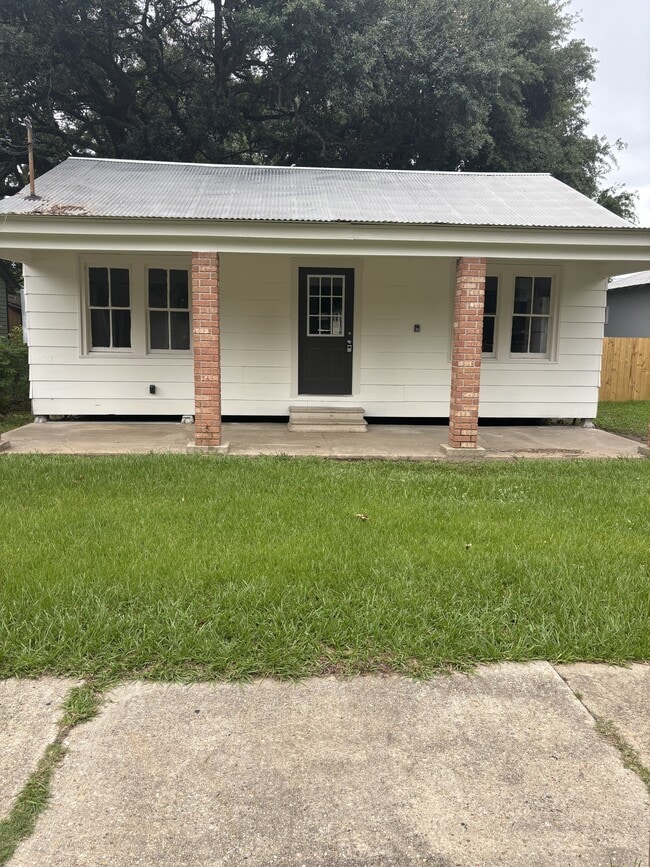 Building Photo - 446 Carver St