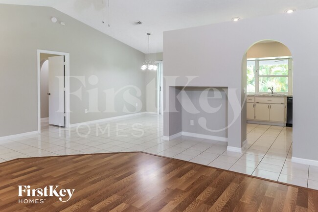 Building Photo - 3265 SW Escarole St