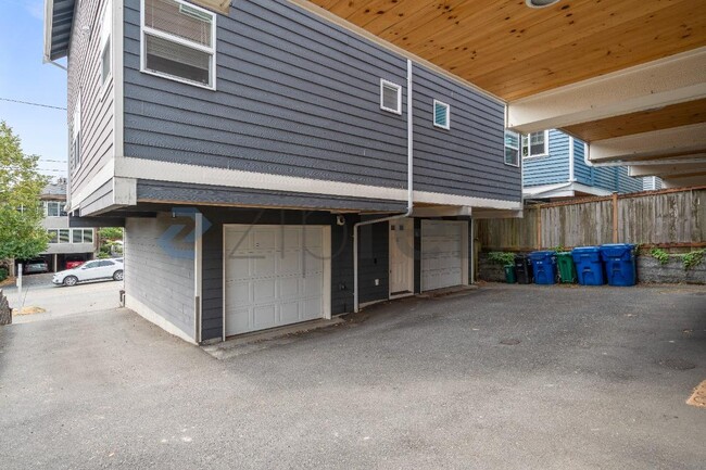 Building Photo - Unit A