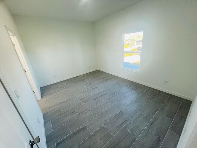 Foto del edificio - NEW CONSTRUCTION- Modern 3 Bed / 2 Bath Home in Lehigh Acres