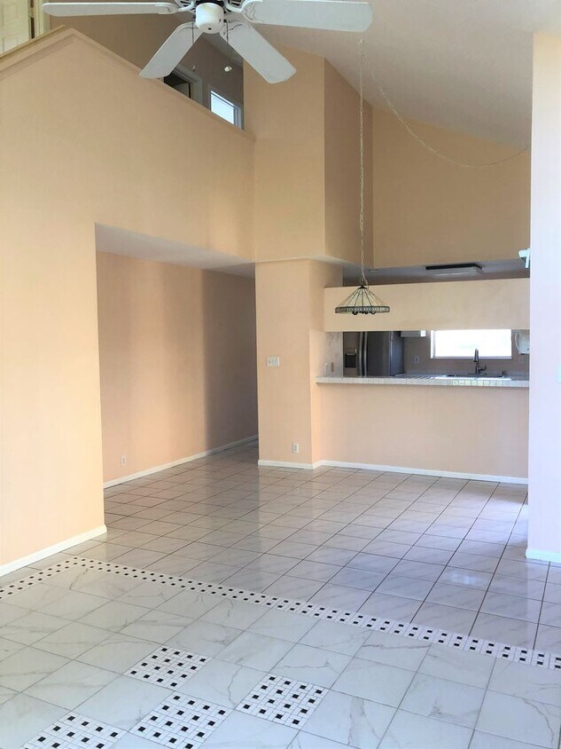 Foto principal - 2 Bedroom 2 Bath Town Home