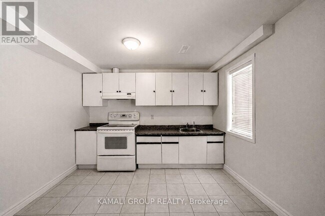 Building Photo - 149 Silver Maple Rd