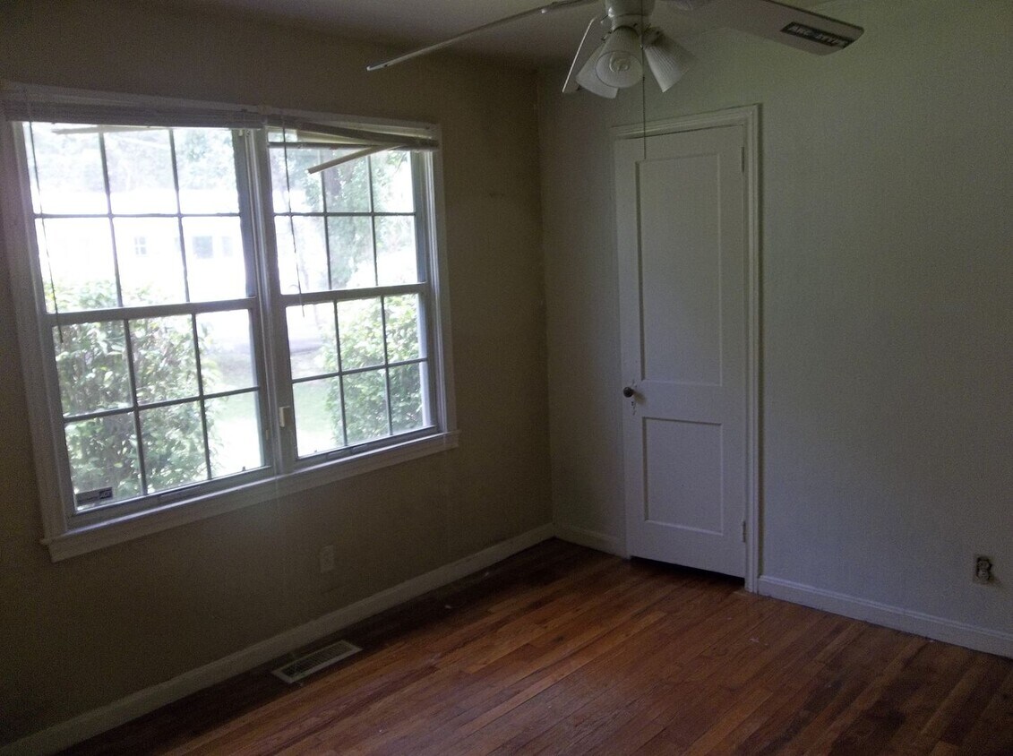 Building Photo - 390 Prince St