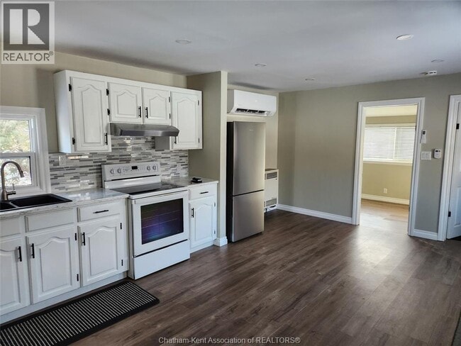 Building Photo - 63 William St