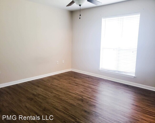 Foto del edificio - 2 br, 2 bath House - 900 Stephen Dr. #7