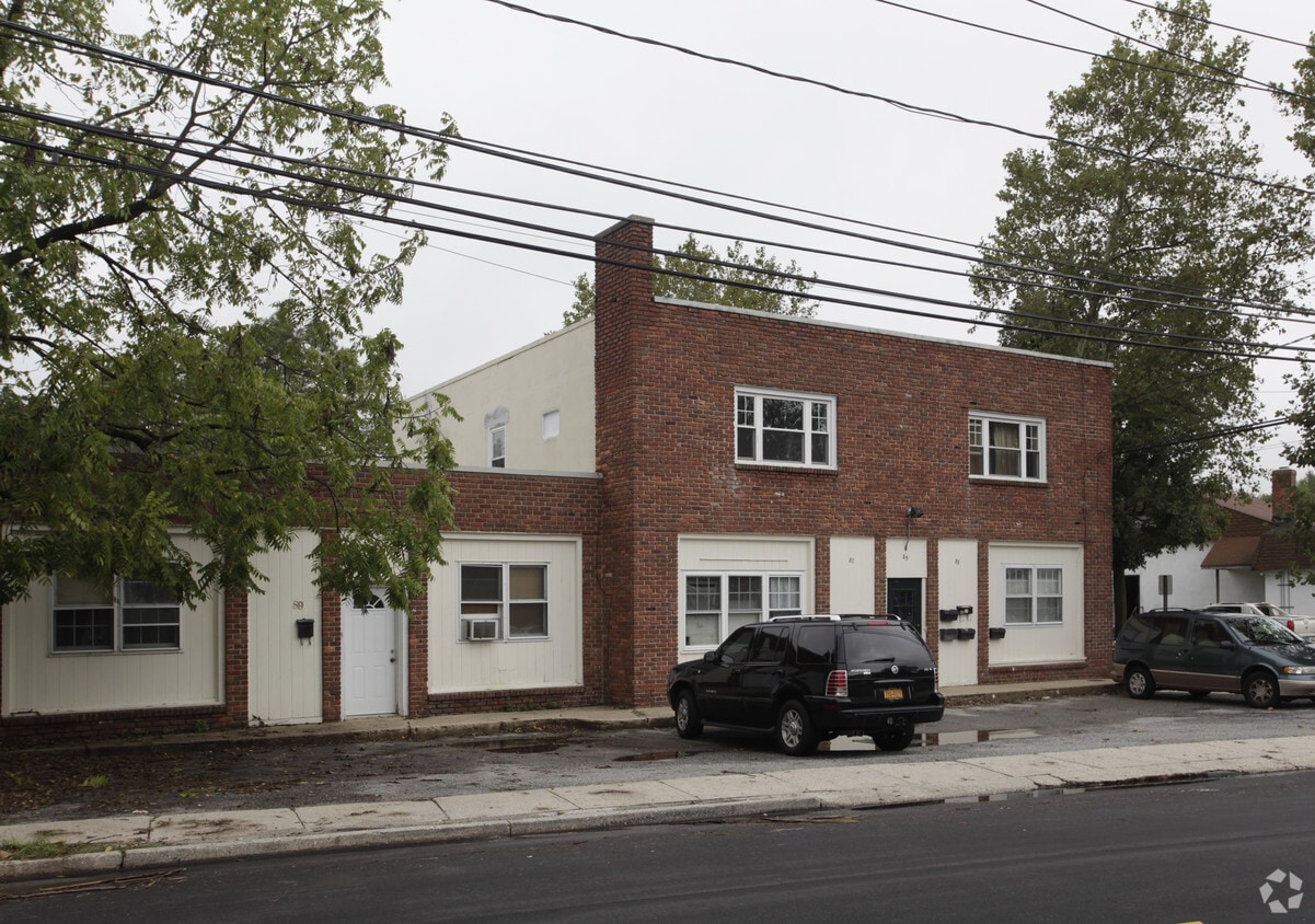 8389 W Hills Rd, Huntington Station, NY 11746 Apartments in