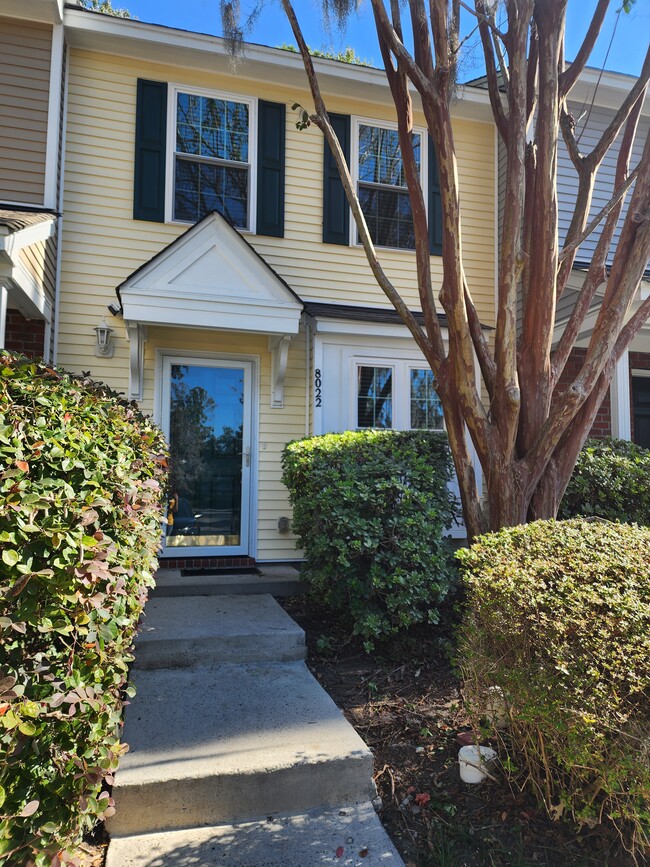 Building Photo - 8022 Shadow Oak Dr