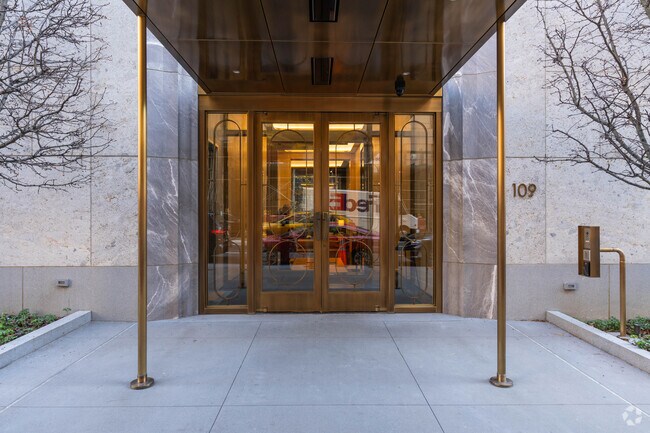 Building Photo - 107 E 79th St