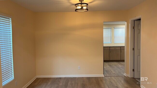 Foto del edificio - 7251 Pinehill Rd