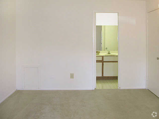 Primer dormitorio - Columbia Landing Apartments