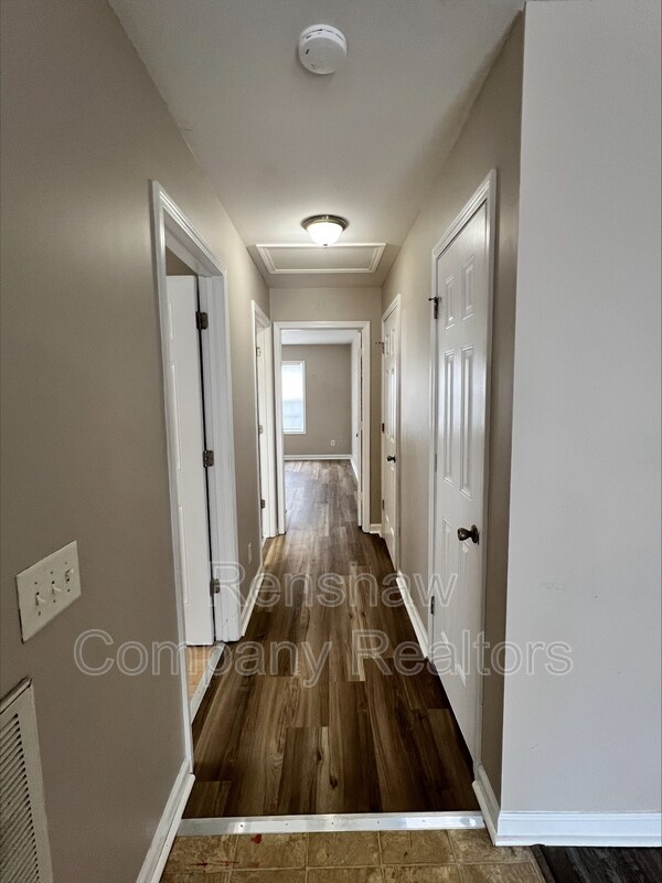 Building Photo - 121 Cloverdale St