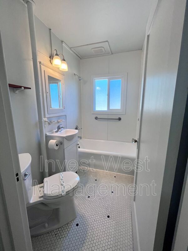 615 NE 6th Ave Unit 3, Camas, WA 98607 Condo for Rent in Camas, WA