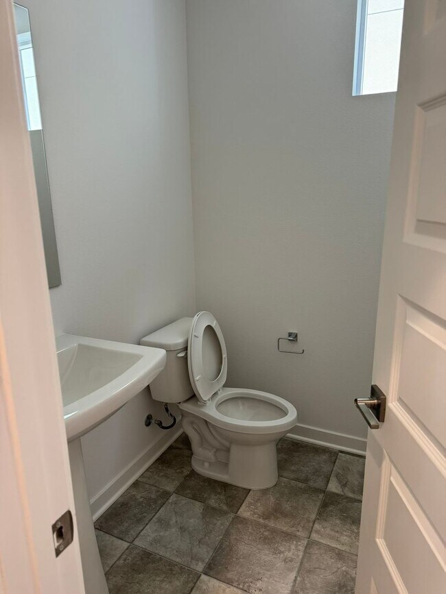 Building Photo - Etiwanda Schools + Brand new home = a Grea...