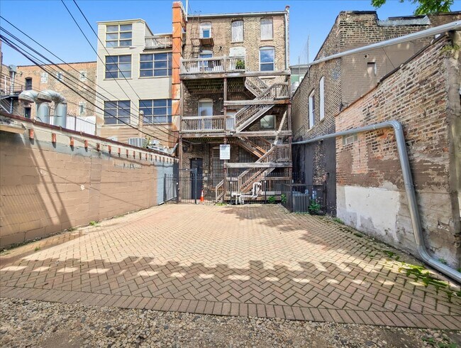 Building Photo - 1538 N Milwaukee Ave