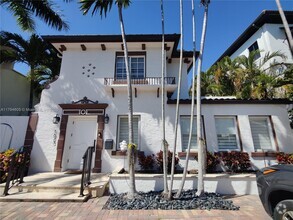 Building Photo - 1823 S Bayshore Ln