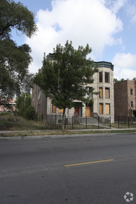 Building Photo - 7220-7222 S Wentworth Ave