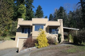 Building Photo - 8428 NE Bothell Way