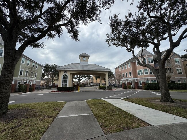 Building Photo - Two Bedroom in Metrowest AVAILABLE NOW!