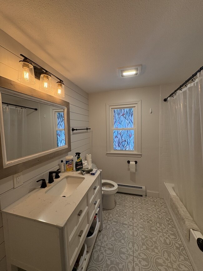 Building Photo - 7 Old Farm Rd