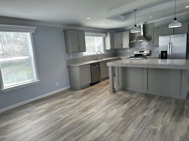 Building Photo - 15591 Charmwood Dr