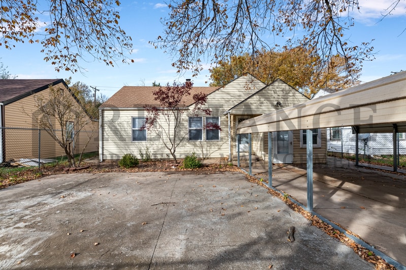 Primary Photo - 1249 N Pershing St