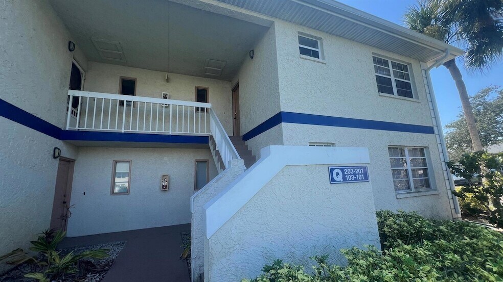 Foto principal - 1524 SE Royal Green Cir