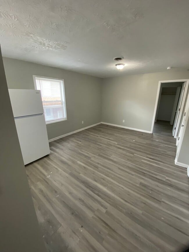 Building Photo - 150 Landings Dr