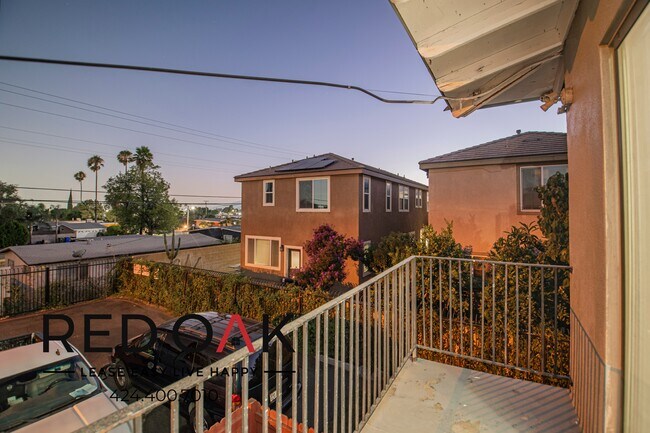 Foto del edificio - 690 S Riverside Ave