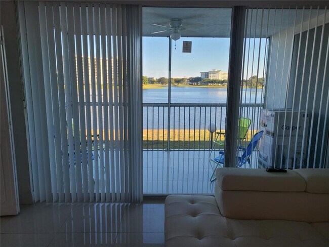 Foto del edificio - 3091 N Course Dr