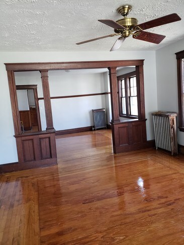 Foto del edificio - 89 Elmwood Rd