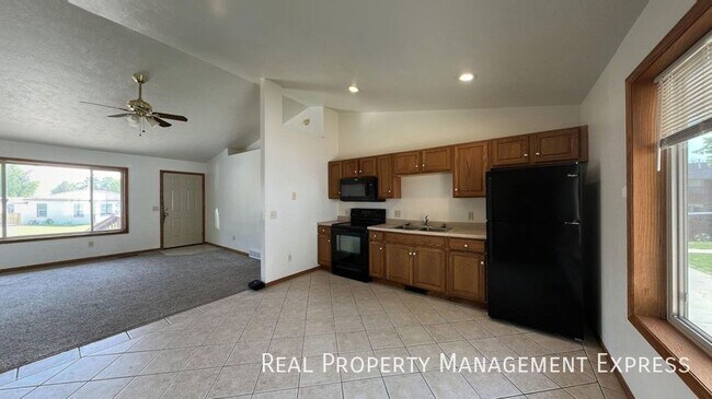 Foto del edificio - Prime Location 3-Bedroom Gem