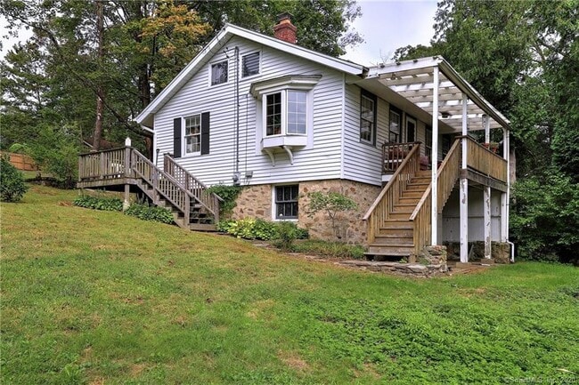 Building Photo - 352 Amity Rd