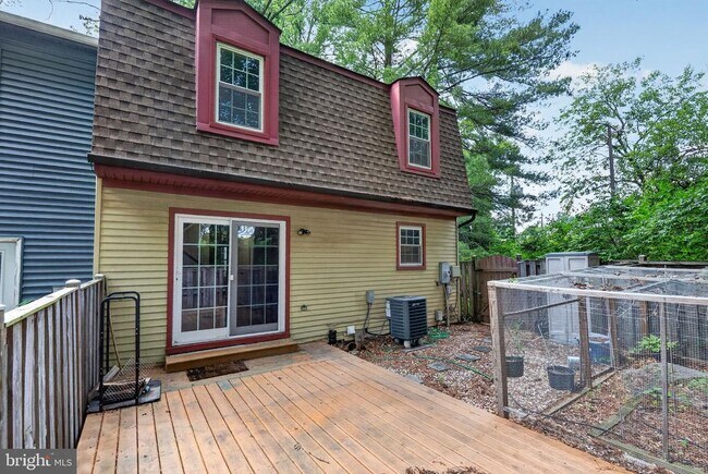 Foto del edificio - 9821 Owens Ct