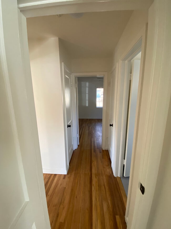 Building Photo - 859 S Le Grand St