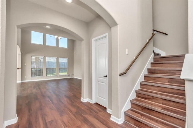 Foto del edificio - 13930 Goodridge Dr