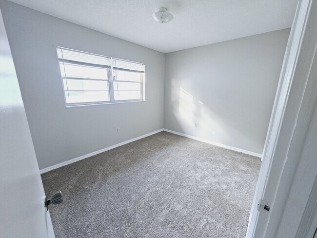 Foto del edificio - 2 bed 1 bath