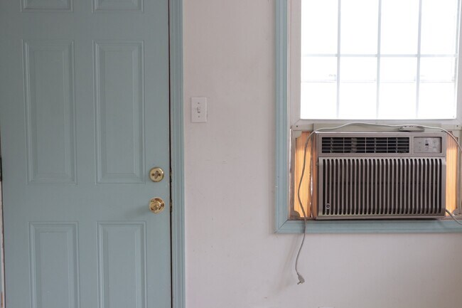 Foto del edificio - 5801 Douglas St